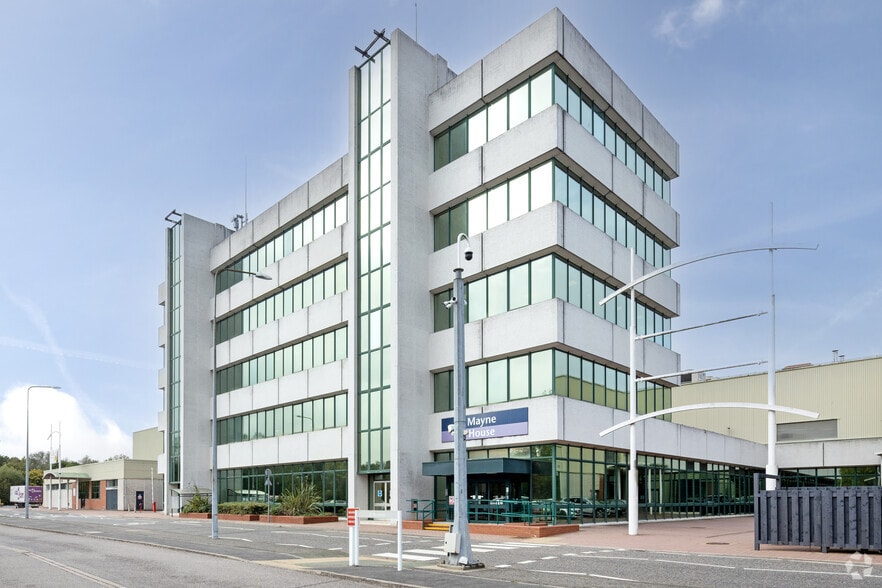 Fenton Way, Basildon to rent - Building Photo - Image 2 of 9