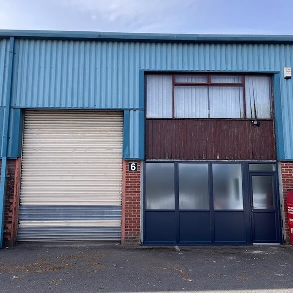 Moseley St, Burton On Trent to rent - Building Photo - Image 1 of 4