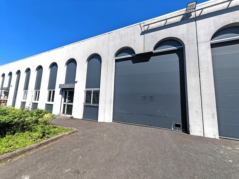 Industrial in Noisy-le-Grand to rent - Building Photo - Image 3 of 6