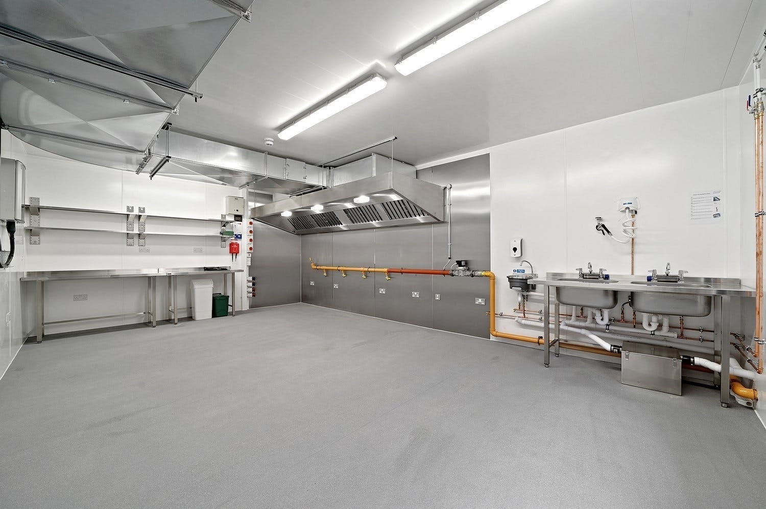 110-118 Markfield Rd, London to rent Building Photo- Image 1 of 6