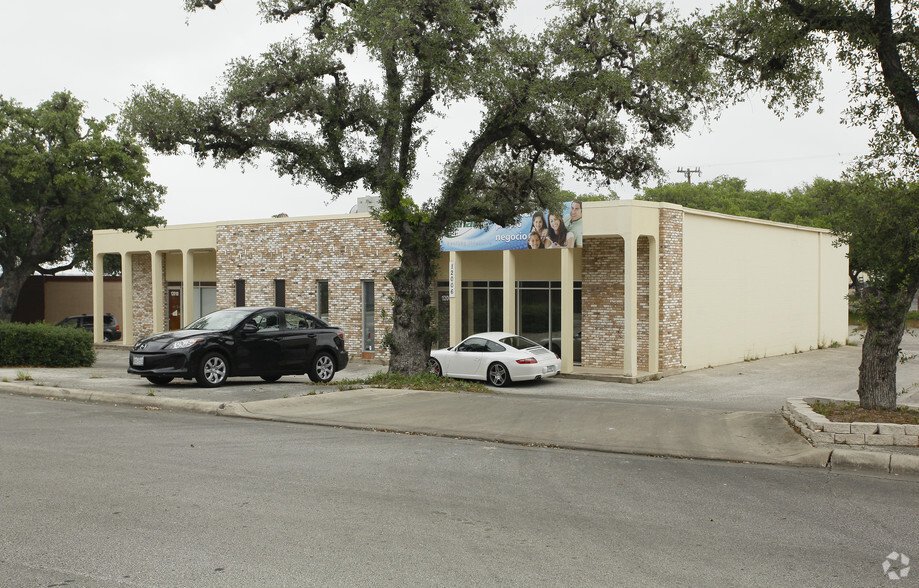 Radium 12006-12010, San Antonio, TX for sale - Building Photo - Image 2 of 2