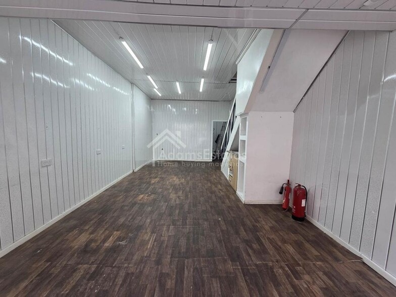11 Corporation St, Dewsbury to rent - Building Photo - Image 2 of 3