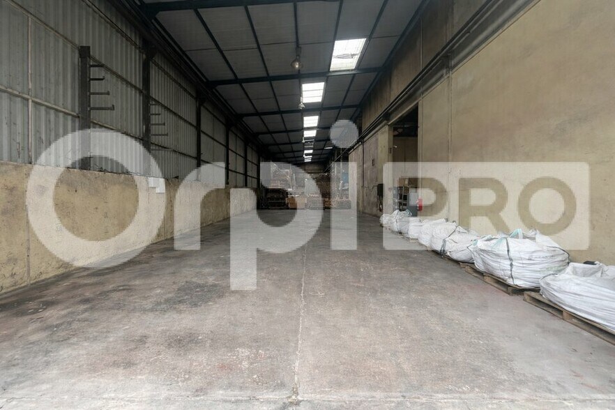 Light Industrial in Ternay to rent - Building Photo - Image 3 of 3