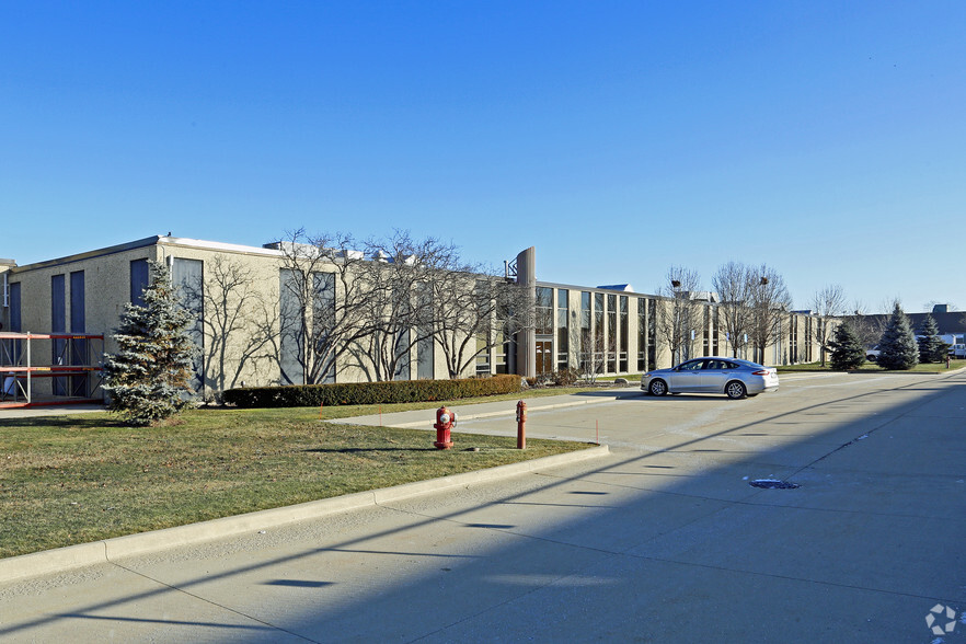 32900 N Avis Dr, Madison Heights, MI for sale - Primary Photo - Image 1 of 4