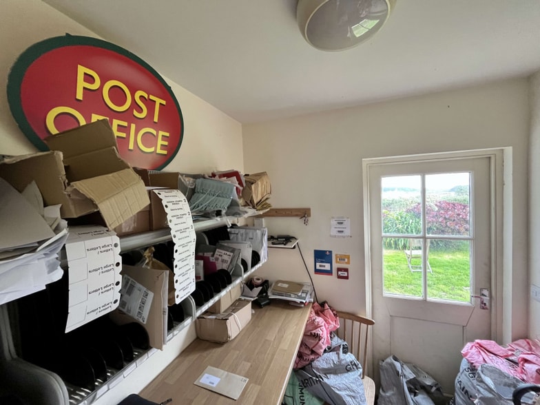 Barnett Way, Bryher to rent - Interior Photo - Image 3 of 5