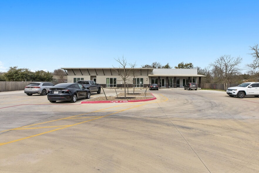 6000 Menchaca Rd, Austin, TX to rent - Building Photo - Image 3 of 12