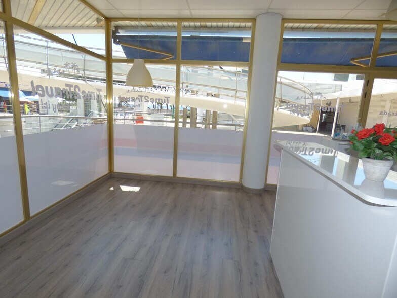 Office / Retail in Malgrat de Mar, Barcelona to rent - Interior Photo - Image 1 of 2