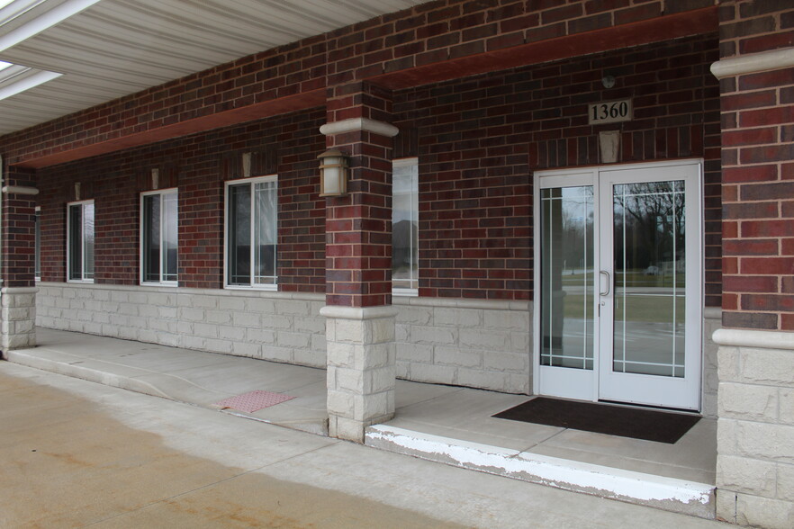 1360 E Division St, Diamond, IL for rent - Building Photo - Image 1 of 26