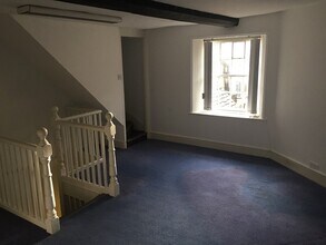 15 High St, Godalming to rent Interior Photo- Image 1 of 1
