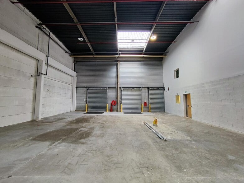 Industrial in Rosny-sous-Bois to rent - Building Photo - Image 3 of 9