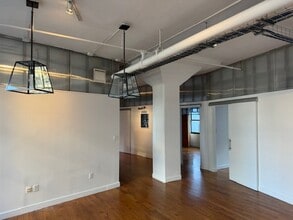 216 E 45th St, New York, NY to rent Interior Photo- Image 1 of 9