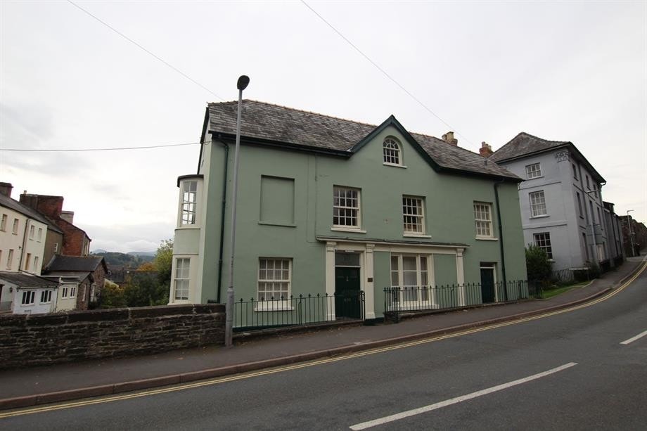 10 Priory Hl, Brecon for sale Primary Photo- Image 1 of 45