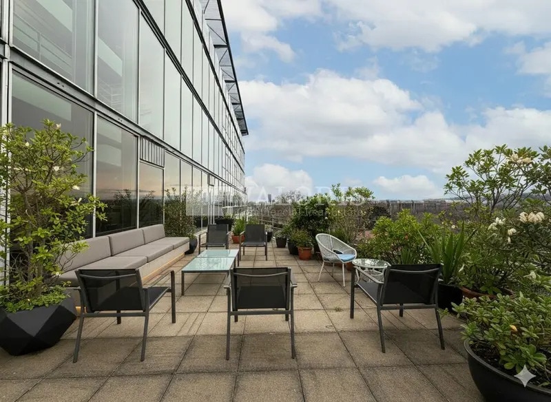 5-7 Avenue De Poumeyrol, Caluire-et-Cuire to rent - Building Photo - Image 1 of 6