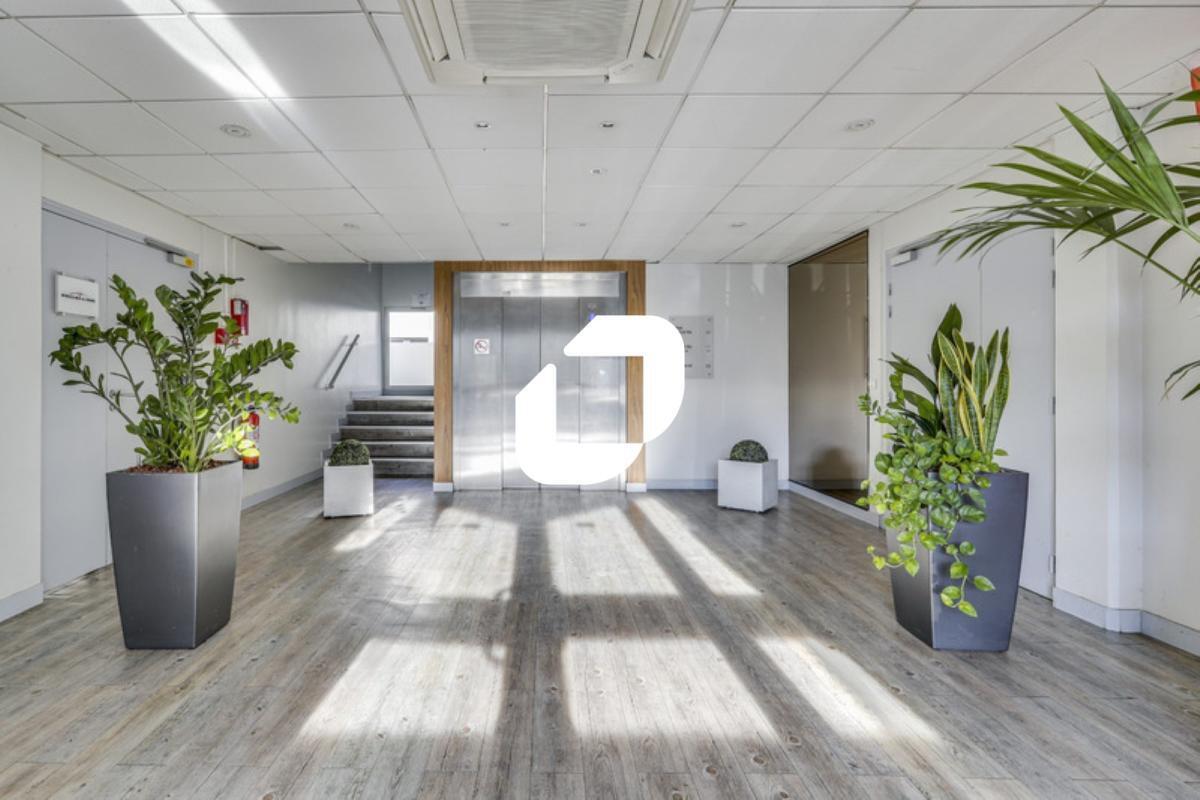 Office in Noisiel to rent Building Photo- Image 1 of 14