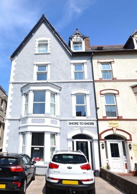 25 Deganwy Av, Llandudno for sale Primary Photo- Image 1 of 1