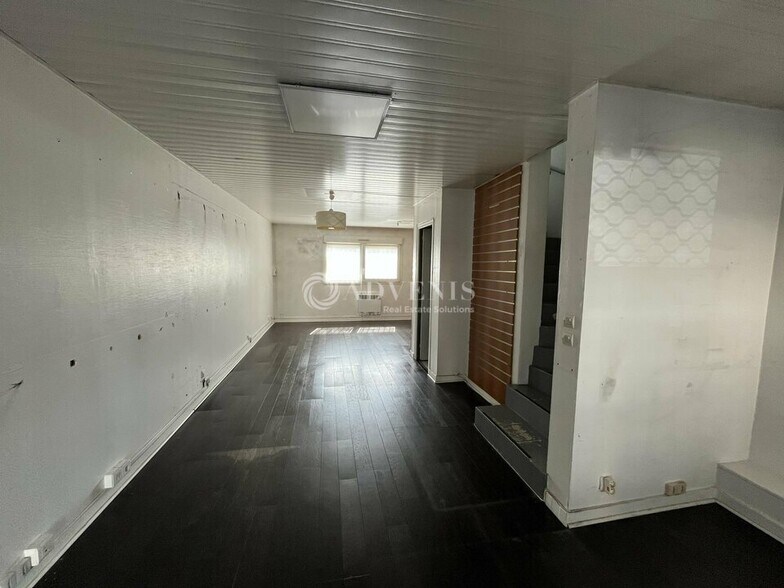 29 Bis Avenue Du Centre, Montigny-le-Bretonneux to rent - Interior Photo - Image 2 of 6