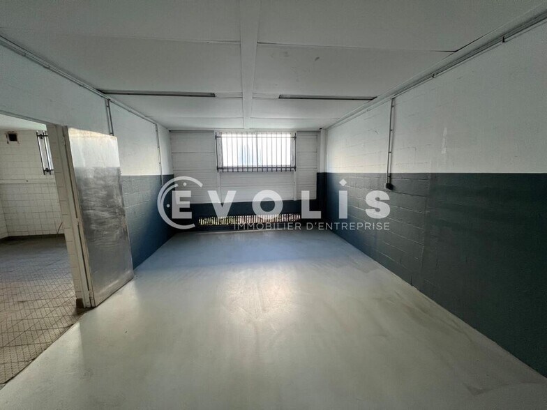 Light Industrial in Combs-la-Ville to rent - Interior Photo - Image 1 of 10