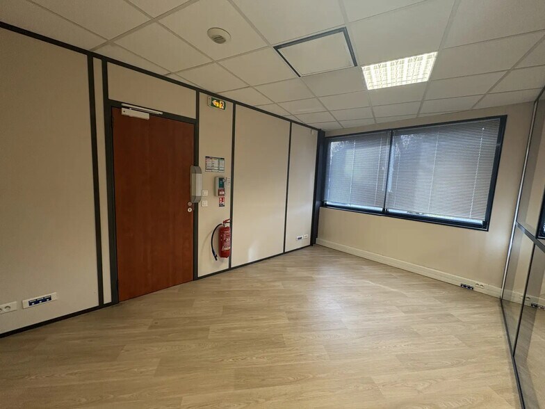 3 Avenue Ariane, Mérignac to rent - Interior Photo - Image 3 of 14