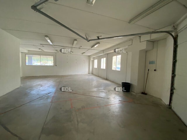 Light Industrial in Marseille to rent - Building Photo - Image 1 of 7