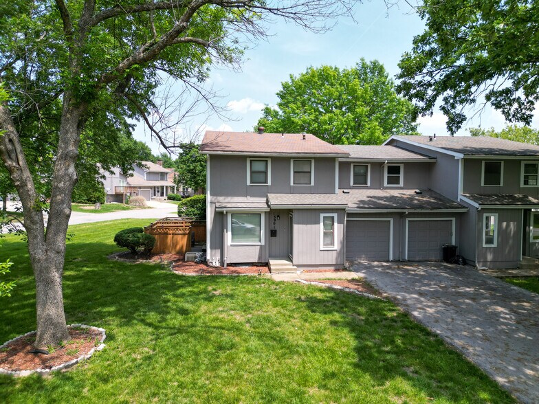 River Oaks 10 Townhome Rental Package Grandview, MO for Sale UK