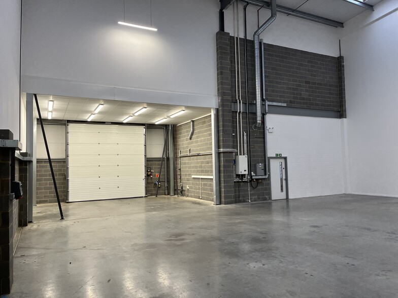 Chippenham Dr, Milton Keynes to rent - Building Photo - Image 3 of 12