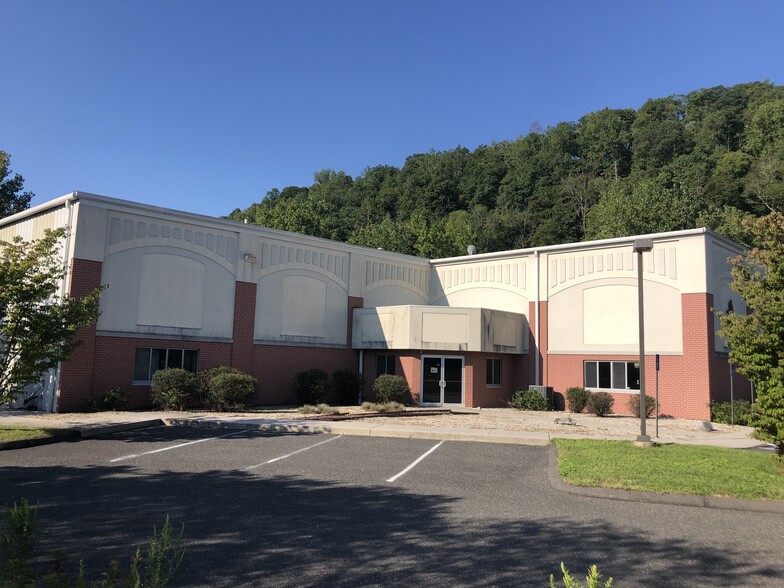 5 Production Dr, Brookfield, CT for sale - Building Photo - Image 1 of 1