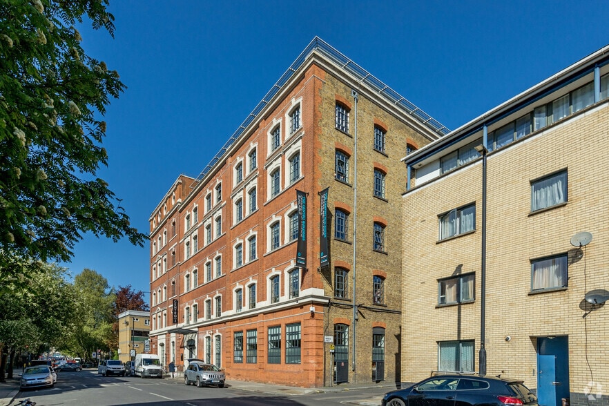 39 Plender St, London to rent - Building Photo - Image 3 of 3