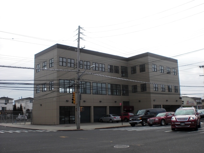 2000 Hylan Blvd, Staten Island, NY for rent - Building Photo - Image 3 of 28