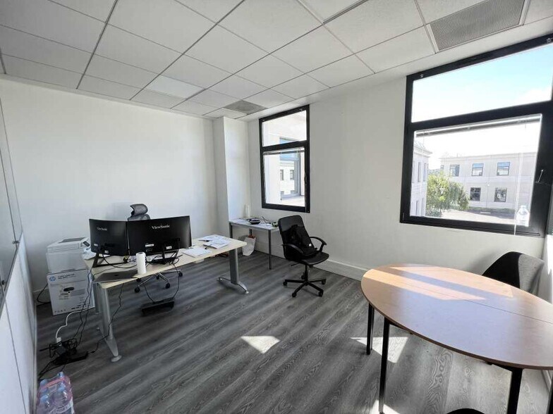Office in Créteil to rent - Interior Photo - Image 2 of 5