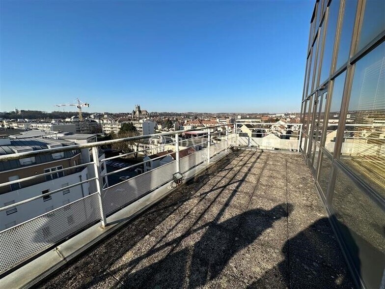30 Rue Aristide Briand, Meaux to rent - Building Photo - Image 3 of 6