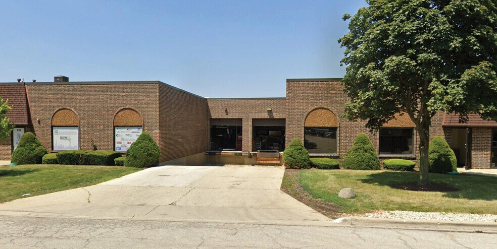 231-241 James St, Bensenville, IL for rent - Building Photo - Image 1 of 8