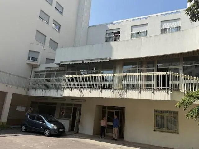 Location Commerce 856 m² - Photo 1