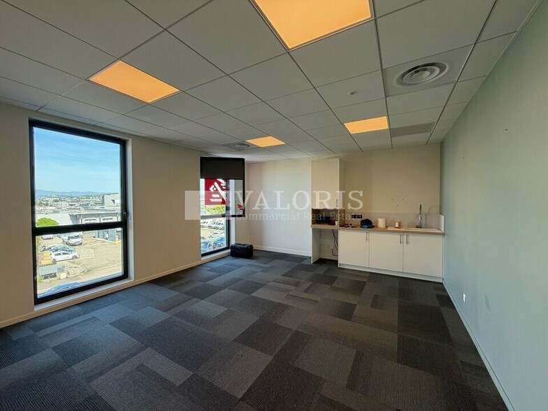 3 Avenue Jean Jaurès, Saint-Fons to rent - Interior Photo - Image 1 of 13