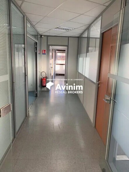 Office in La Tronche to rent - Interior Photo - Image 3 of 24