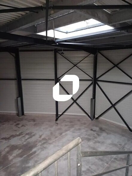 Light Industrial in Saint-Herblain to rent - Interior Photo - Image 2 of 10