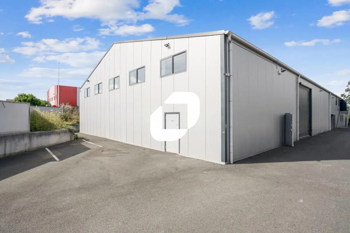 Light Industrial in Fareins to rent Building Photo- Image 1 of 13