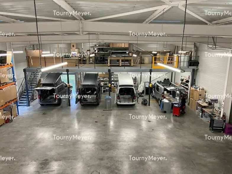 Light Industrial in LES SORINIÈRES to rent - Interior Photo - Image 3 of 6