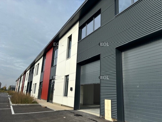 Light Industrial in Lieusaint for sale Building Photo- Image 1 of 2