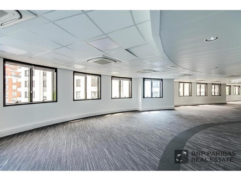 44 Avenue Georges Pompidou, Levallois-Perret to rent - Building Photo - Image 3 of 7