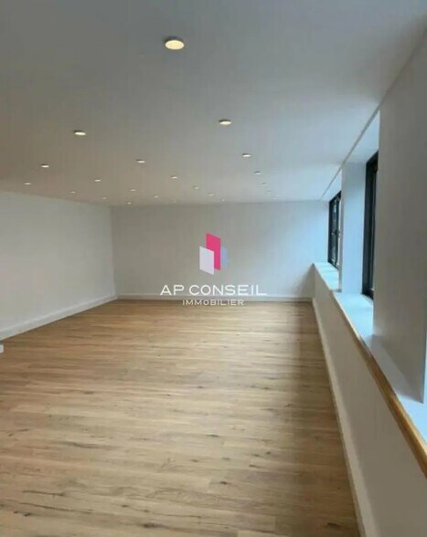 Office in Viroflay to rent - Interior Photo - Image 2 of 4