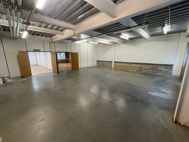 Molly Millars Ln, Wokingham to rent - Building Photo - Image 2 of 6