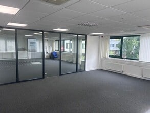 Stonehill Green, Swindon to rent Interior Photo- Image 2 of 4