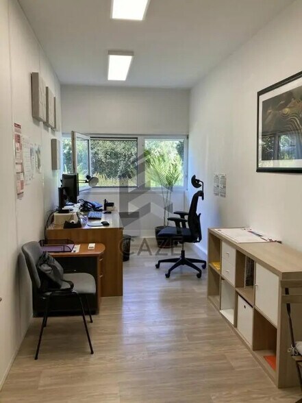 Office in Cenon to rent - Interior Photo - Image 3 of 6