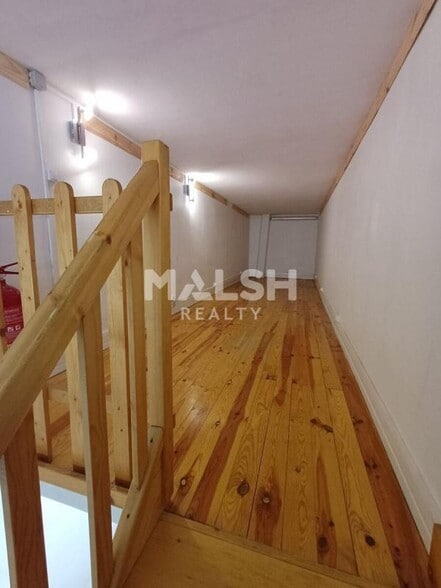Retail in Lyon to rent - Building Photo - Image 2 of 8