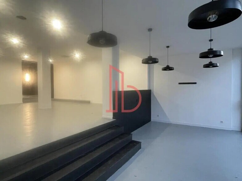 Office in Bordeaux to rent - Interior Photo - Image 2 of 8