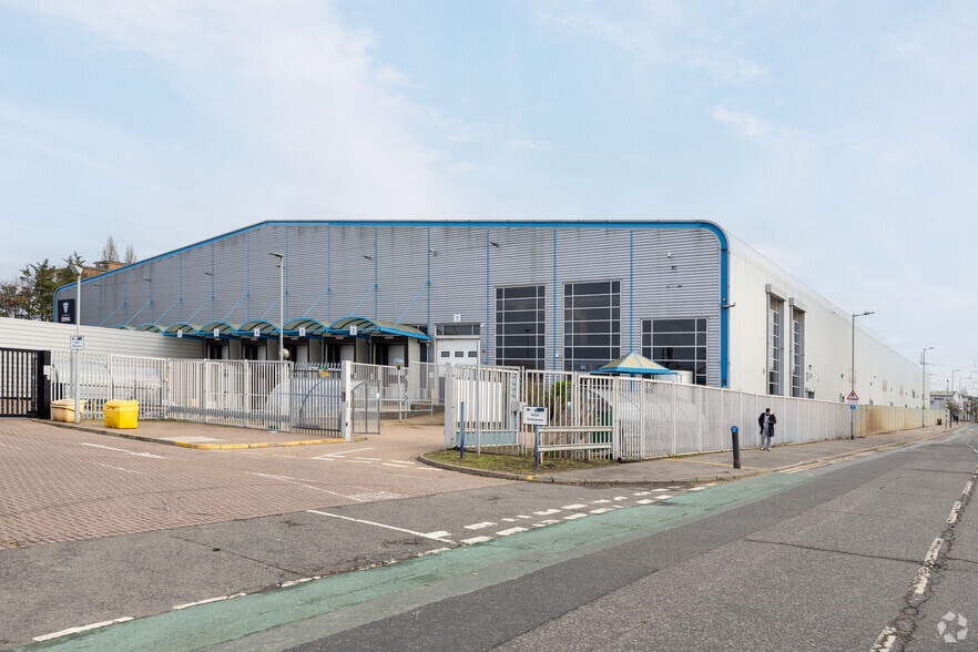 33 Thames Rd, Barking for sale - Primary Photo - Image 1 of 1