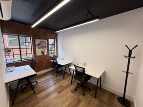 5 Crown Passage, Kingston Upon Thames to rent Interior Photo- Image 1 of 5