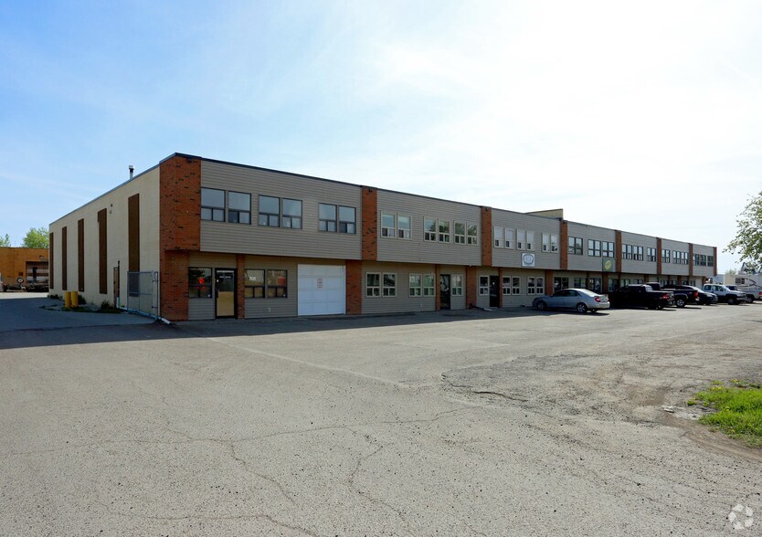 21111-22125 108 Av NW, Edmonton, AB for sale - Primary Photo - Image 1 of 1