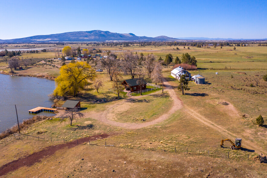 11677 SW Houston Lake Rd, Powell Butte, OR for sale - Primary Photo - Image 1 of 1