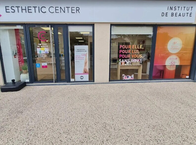 Retail in Sathonay-Camp for sale - Building Photo - Image 2 of 5